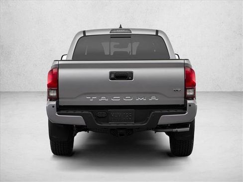 Used 2018 Toyota Tacoma TRD Off-Road image 5