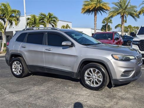 Certified 2019 Jeep Cherokee Latitude w/ Popular Appearance Group image 2