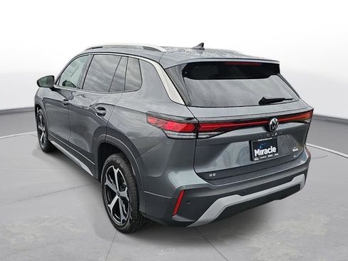 Used 2025 Volkswagen Tiguan SE image 8