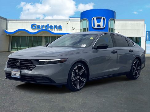 Used 2025 Honda Accord Sport image 3