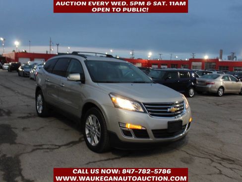 Used 2015 Chevrolet Traverse LT w/ Style and Technology Package image 3