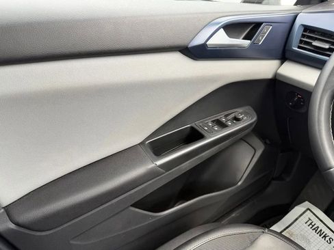 Used 2023 Volkswagen Taos SE FWD image 12
