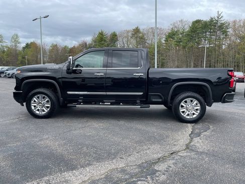 Used 2025 Chevrolet Silverado 2500 High Country w/ Technology Package AWD/4WD image 3