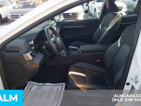 Used 2025 Toyota Camry SE image 14