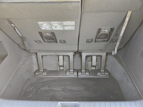 New 2026 Kia Carnival EX FWD image 27