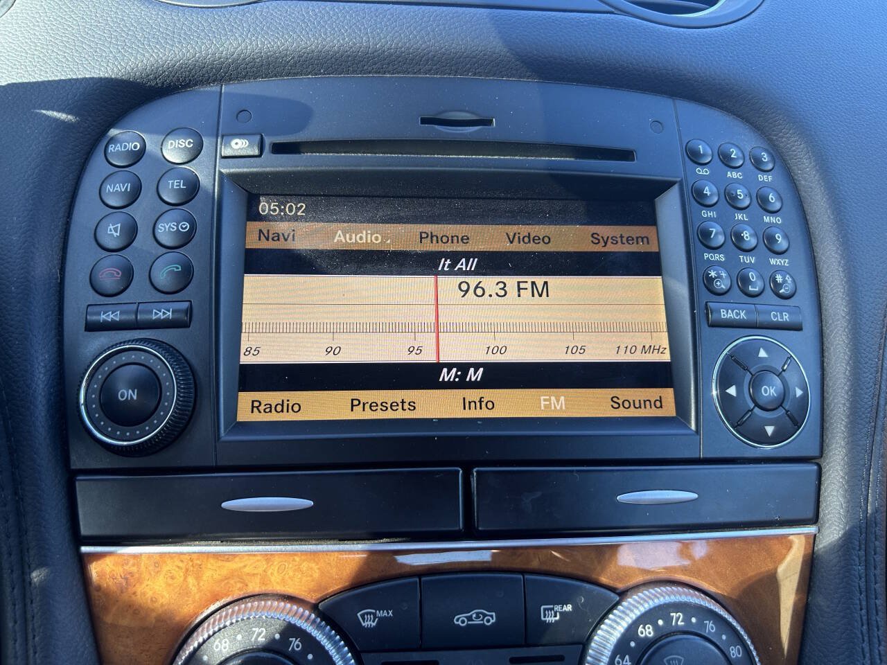 Used 2011 Mercedes-Benz SL 550 image 30