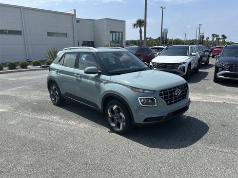New 2025 Hyundai Venue Limited image 2