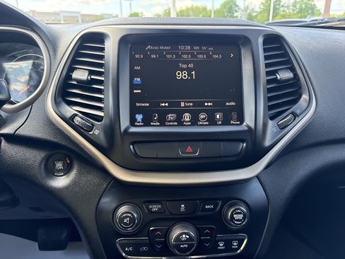 Used 2014 Jeep Cherokee Latitude w/ Comfort/Convenience Group AWD/4WD image 13