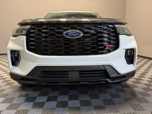 Used 2025 Ford Explorer ST AWD/4WD image 3