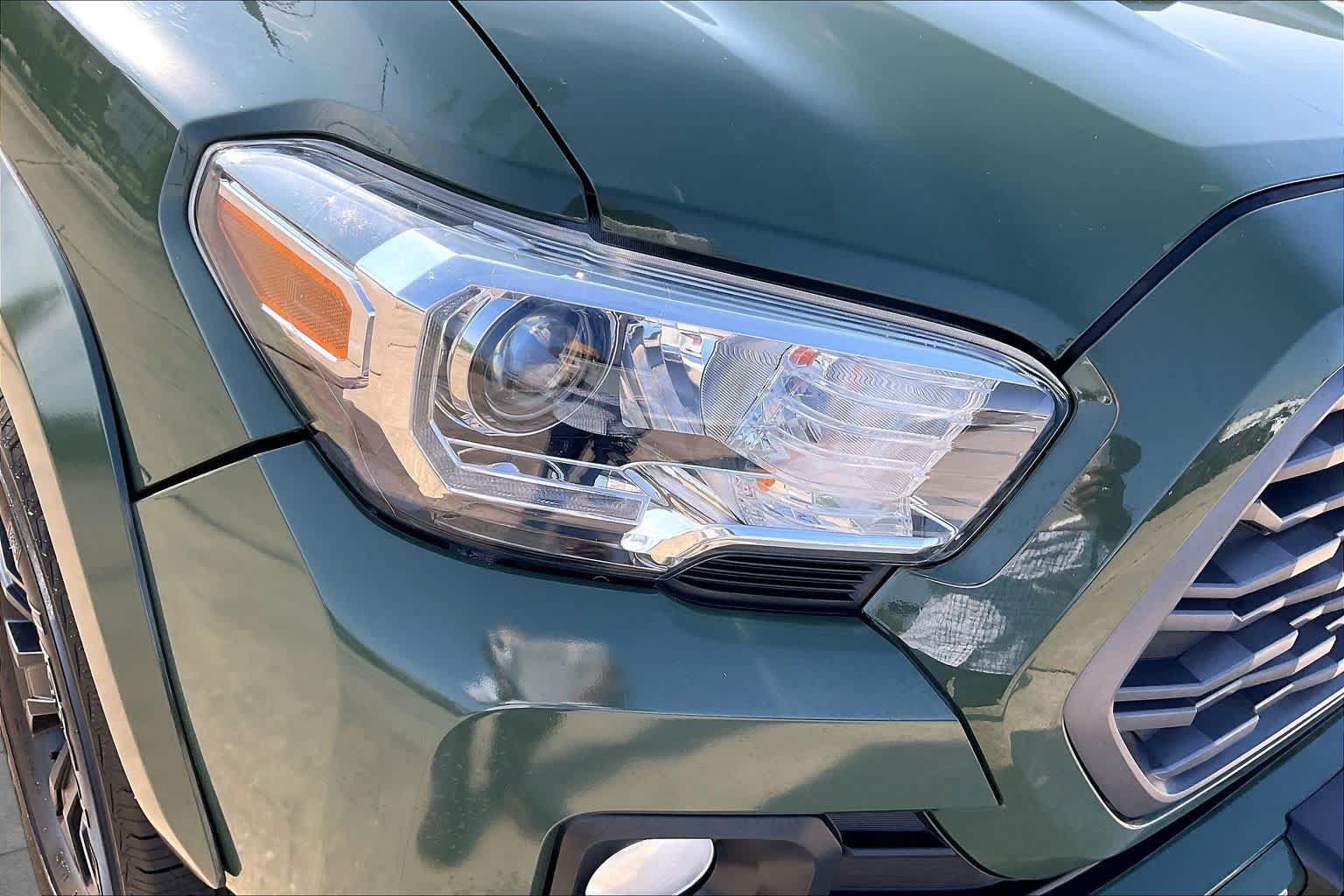 Used 2021 Toyota Tacoma TRD Sport w/ Technology Package RWD image 28