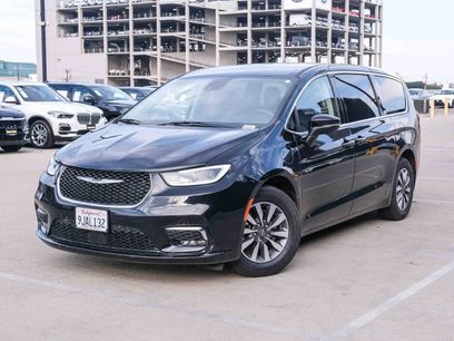 Used 2023 Chrysler Pacifica Touring-L
