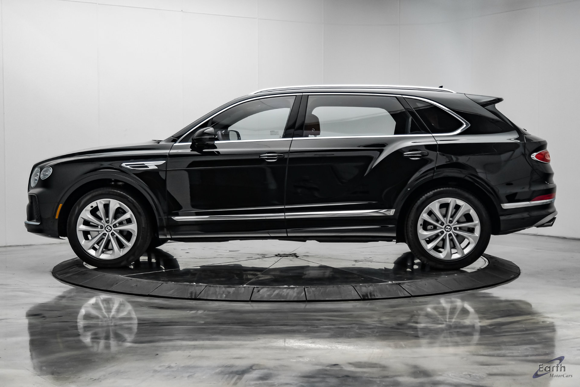 Used 2023 Bentley Bentayga Extended Wheelbase AWD/4WD image 5
