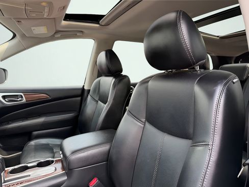 Used 2020 Nissan Pathfinder Platinum FWD image 41