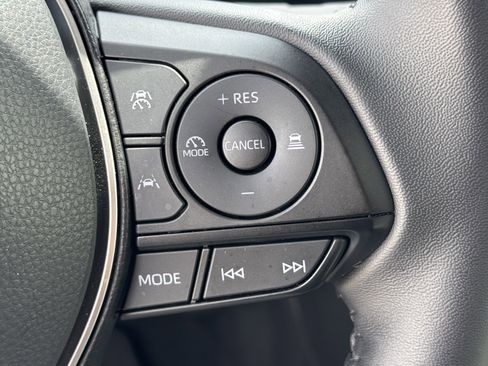 Used 2025 Toyota Corolla SE image 24