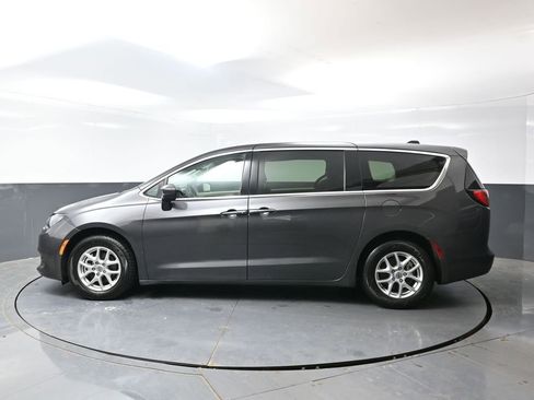 Used 2023 Chrysler Voyager LX FWD image 11