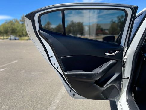 Used 2014 MAZDA MAZDA3 i Touring FWD image 11