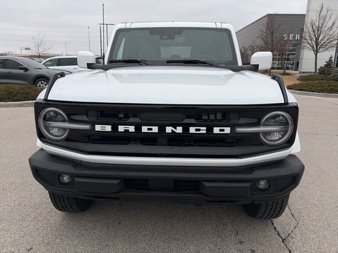 Used 2025 Ford Bronco Outer Banks image 2