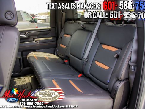 Used 2025 GMC Sierra 2500 AT4 w/ AT4 Premium Plus Package AWD/4WD image 11