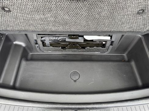 Used 2024 Jeep Grand Cherokee L Limited w/ Luxury Tech Group II image 16