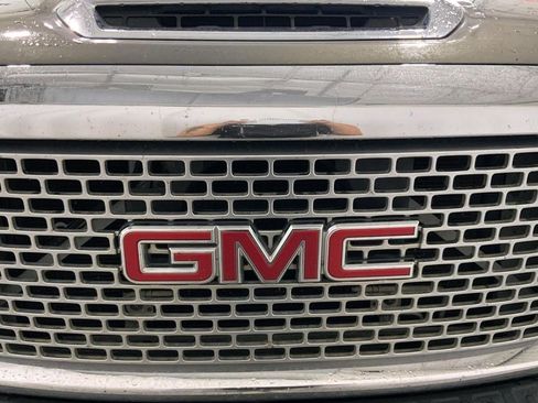 Used 2017 GMC Sierra 2500 Denali w/ Duramax Plus Package AWD/4WD image 27