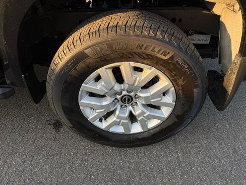 Certified 2023 Nissan Frontier SV w/ Graphics Package image 9