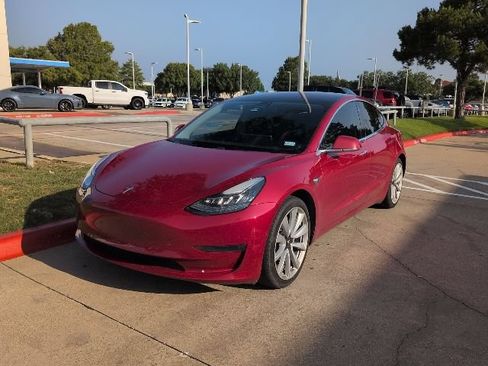 Used 2018 Tesla Model 3 Mid Range RWD image 3