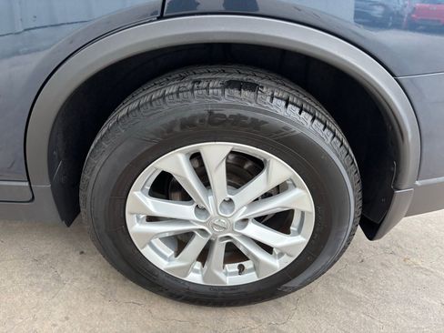 Used 2016 Nissan Rogue SV w/ SV Premium Package image 10