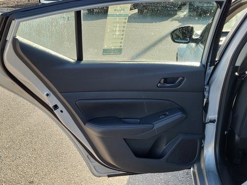 Used 2024 Nissan Altima 2.5 SV image 14