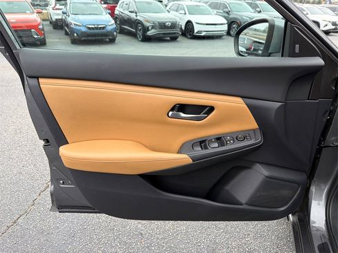 Used 2021 Nissan Sentra SV w/ SV Premium Package image 10