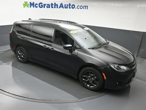 Used 2018 Chrysler Pacifica Touring-L Plus w/ Advanced Safetytec Group FWD image 3