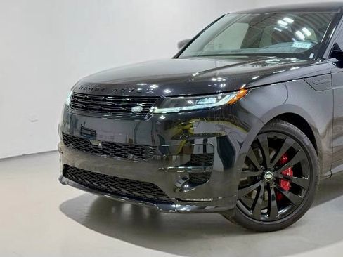 Used 2025 Land Rover Range Rover Sport Dynamic SE AWD/4WD image 3