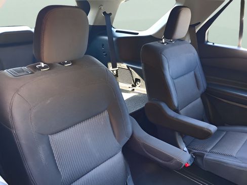 Used 2022 Ford Explorer XLT AWD/4WD image 18