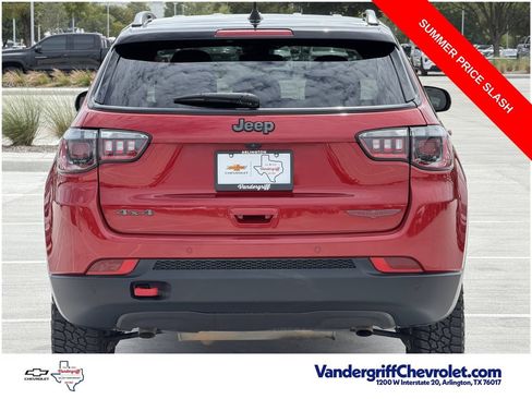 Used 2025 Jeep Compass Trailhawk AWD/4WD image 5