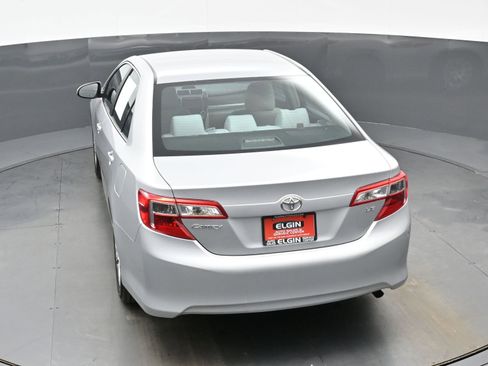 Used 2013 Toyota Camry LE image 32