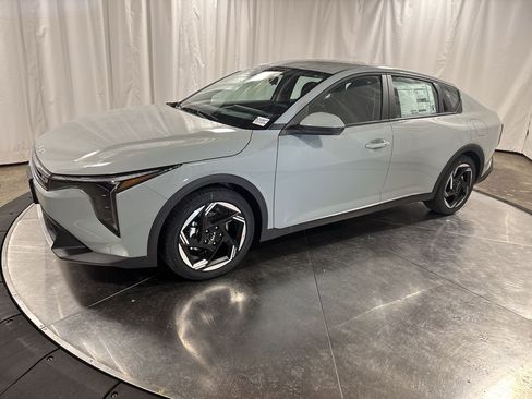 Certified 2025 Kia K4 EX image 1