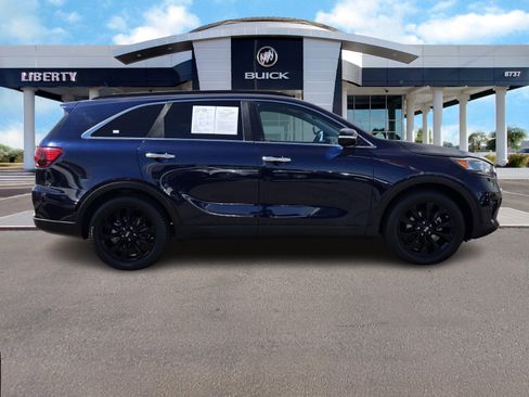 Used 2019 Kia Sorento S image 2
