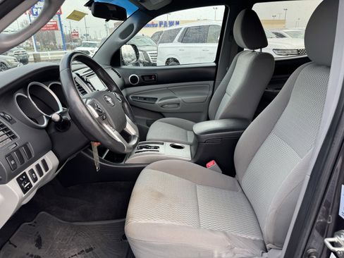 Used 2014 Toyota Tacoma PreRunner w/ SR5 Package image 26