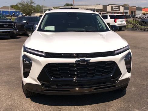 Used 2025 Chevrolet Trax ACTIV w/ Driver Confidence Package FWD image 3