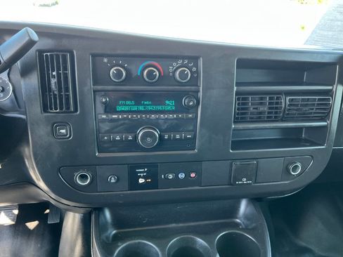 Used 2019 Chevrolet Express 2500 RWD image 12