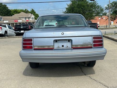 Used 1996 Oldsmobile Cutlass Ciera SL FWD image 7