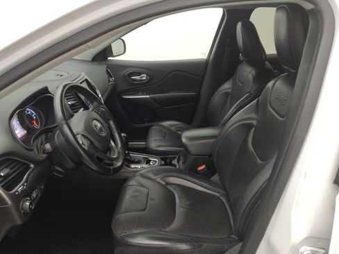Used 2019 Jeep Cherokee Limited FWD image 17
