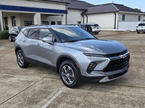 Used 2024 Chevrolet Blazer LT w/ Convenience Package FWD image 2