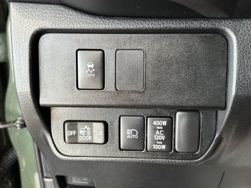 Used 2022 Toyota Tacoma TRD Sport w/ Technology Package AWD/4WD image 11