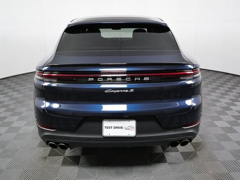 Certified 2025 Porsche Cayenne S image 33