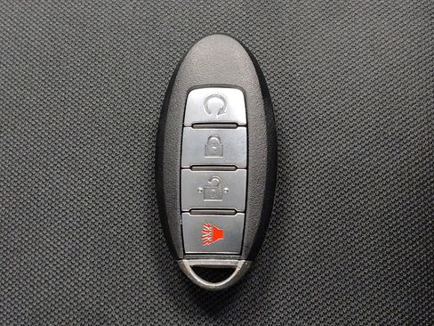 Used 2018 Nissan Pathfinder S image 32