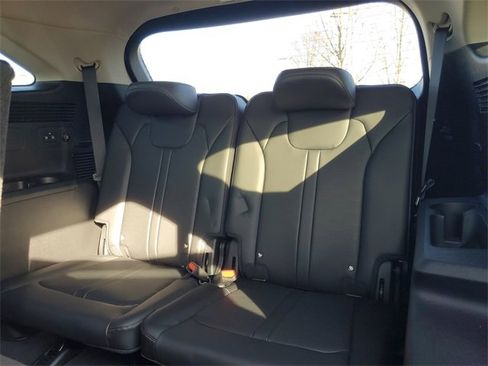 Used 2025 Kia Sorento S image 10