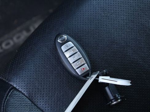 Used 2018 Nissan Rogue SL image 24