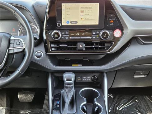 Used 2023 Toyota Highlander XLE image 16