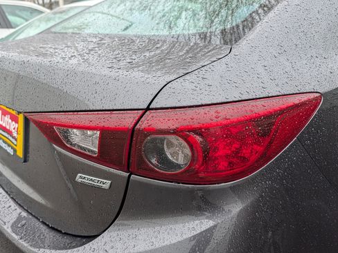 Used 2018 MAZDA MAZDA3 Sport w/ Preferred Equipment Package FWD image 5