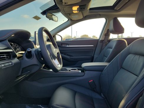 New 2025 Nissan Altima 2.5 SR w/ SR Premium Package image 15